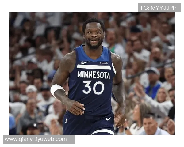 兰德尔半场表现稳定12投4中贡献13分5篮板1助攻状态回暖助力球队奋战